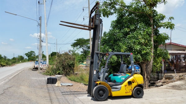 ขายด่วนรถยกKOMATSU FG25-15 ยก2.5ตันเสาสูง3เมตรงาสไลย์ได้รถนอกนำเข้ายังไม่เคยใช้งานในเมืองไทยเลย=รุ่นใหม่ขายถูกๆๆ