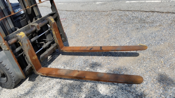 ขายด่วนรถยกKOMATSU FG25-15 ยก2.5ตันเสาสูง3เมตรงาสไลย์ได้รถนอกนำเข้ายังไม่เคยใช้งานในเมืองไทยเลย=รุ่นใหม่ขายถูกๆๆ