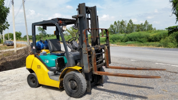 ขายด่วนรถยกKOMATSU FG25-15 ยก2.5ตันเสาสูง3เมตรงาสไลย์ได้รถนอกนำเข้ายังไม่เคยใช้งานในเมืองไทยเลย=รุ่นใหม่ขายถูกๆๆ