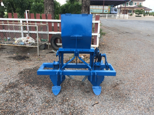 ขายผานใส่ปุ๋ยทำรุ่นอ้อยข้าวโพดถังปุ๋ยใหญ่