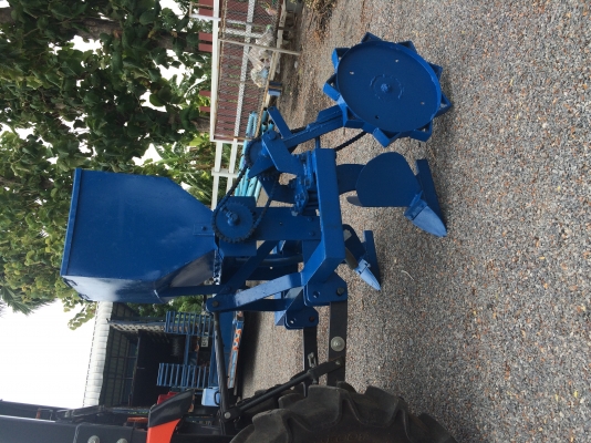 ขายผานใส่ปุ๋ยทำรุ่นอ้อยข้าวโพดถังปุ๋ยใหญ่