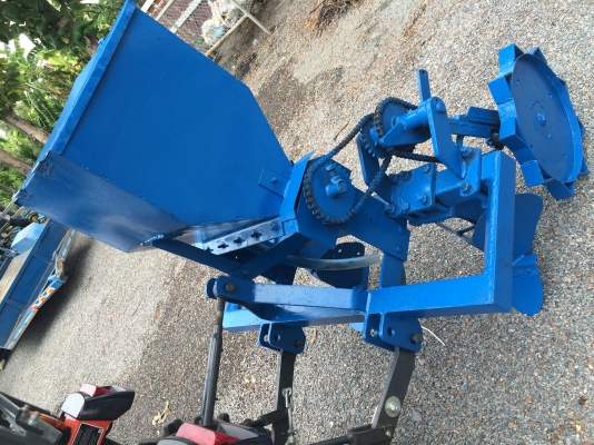 ขายผานใส่ปุ๋ยทำรุ่นอ้อยข้าวโพดถังปุ๋ยใหญ่