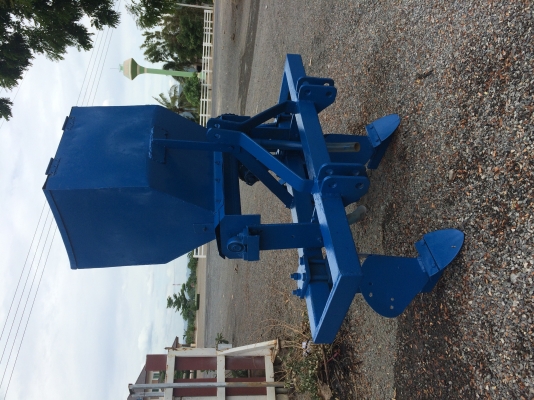 ขายผานใส่ปุ๋ยทำรุ่นอ้อยข้าวโพดถังปุ๋ยใหญ่