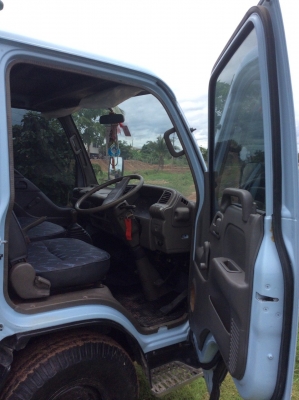 ISUZU4ล้อ รถห้างแท้ปี40 เครื่องดี ครัทซีสวย แอร์พร้อม ขาย 330,000 บาท (ศุภากร 081-1903107 , 081-4252943)