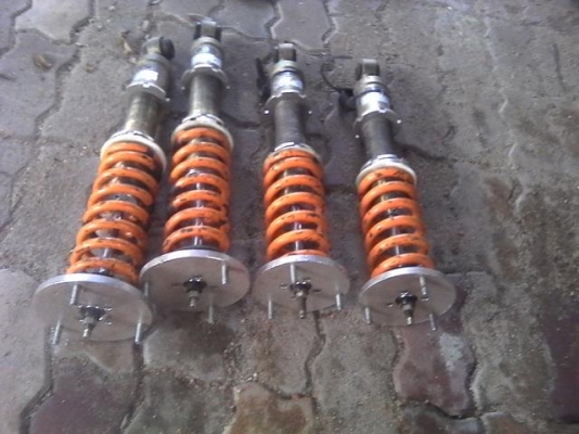 ขายโช๊คสตรัท ชุดละ 6000 บาท  แปลงใส่ได้หลายรุ่น ของเก่าญี่ปุ่น ปรับสูงตำ่ แข็งอ่อนไดหลายระดับ ไม่รั่วไม่ซึม