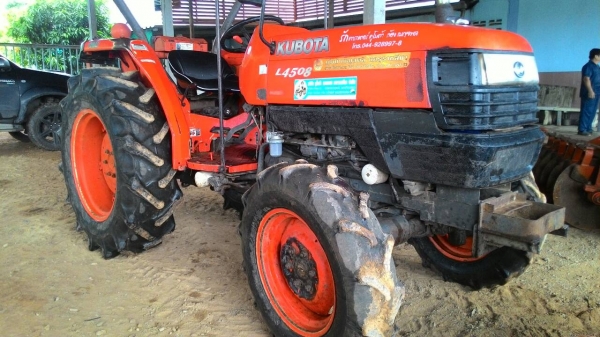 ขออนุญาตฝากขายรถไถ KUBOTA L4508 พร้อมผาน6 ราคา 220,000 มีเล่มทะเบียนพร้อมโอน มีรถขนส่งบริการทั่วไทย และยังมีรถไถ รถขุดเล็ก หลายรุ่นหลายราคา สนใจโทรสอบถามได้ครับ 0818618678