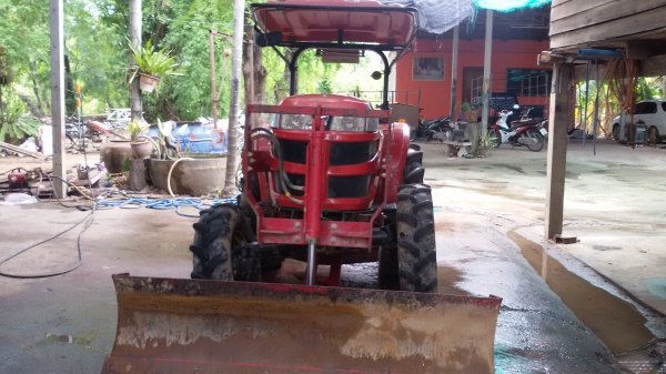 ขายครับรถไถยันม้า39แรงสองเพลา ตัวใหม่ล้าสุดยังไม่ได้ล้างพร้อมทะเบียนราคา345000บาท  รถสวยมากเดิมๆ ยังไม่ได้ล้างมีไบมีดหน้าและโลตาลี่หนึ่งอันอยู่ วังบัว อ คลองขลุง จ กำแพงเพชรสนใจโทร 0813655997 อำพรพาเจริญราคาคุยกันได้อีกนะครัย