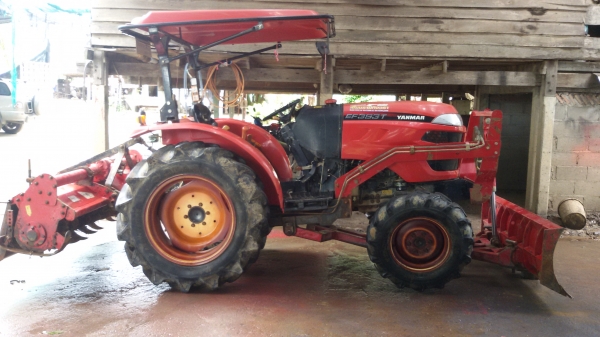 ขายครับรถไถยันม้า39แรงสองเพลา ตัวใหม่ล้าสุดยังไม่ได้ล้างพร้อมทะเบียนราคา345000บาท  รถสวยมากเดิมๆ ยังไม่ได้ล้างมีไบมีดหน้าและโลตาลี่หนึ่งอันอยู่ วังบัว อ คลองขลุง จ กำแพงเพชรสนใจโทร 0813655997 อำพรพาเจริญราคาคุยกันได้อีกนะครัย