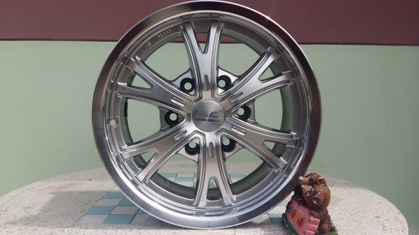 ขายล้อแม็กมือ2 ls by lenso 15"&times;7.5" et20 6 รู 139.7 สีเดิมสีไฮเปอร์ซิลเวอร์ขอบเงา สนใจติดต่อเล็กคลองสามครับ 081-3747940