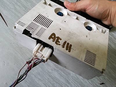 เข็มทิศไฟฟ้า ใส่ Toyota ตระกูล Ae หรือ แปลงใส่รุ่นอื่นได้ มีปลั๊กครบ ไม่มีเซ็นเซอร์ มีตำหนิตามรูป ใช้งานได้ปกติดีทุกอย่าง