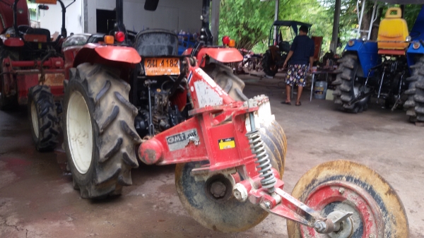 ขายครับรถไถยันม้า39แรงสองเพลา ตัวใหม่ล้าสุดยังไม่ได้ล้างพร้อมทะเบียน ราคา295000บาท  รถสวยมากเดิมๆ ยังไม่ได้ล้างมีผาน6ทีเอ็มชีหนึ่งอันอยู่ วังบัว อ คลองขลุง จ กำแพงเพชรสนใจโทร 0813655997 อำพรพาเจริญราคาคุยกันได้อีกนะครัย