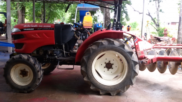 ขายครับรถไถยันม้า39แรงสองเพลา ตัวใหม่ล้าสุดยังไม่ได้ล้างพร้อมทะเบียน ราคา295000บาท  รถสวยมากเดิมๆ ยังไม่ได้ล้างมีผาน6ทีเอ็มชีหนึ่งอันอยู่ วังบัว อ คลองขลุง จ กำแพงเพชรสนใจโทร 0813655997 อำพรพาเจริญราคาคุยกันได้อีกนะครัย