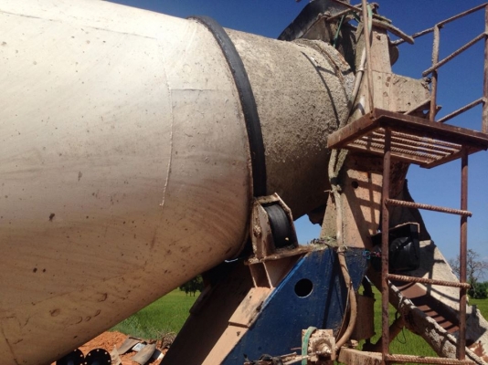 **558,000 บ.ต่อรอง/// รถโม่ปูน10ล้อ NISSAN UD-230 โม่ตรง6คิว **ขาย NISSAN DIESEL UD-230 HP 10ล้อ2เพลา รถโม่ปูน โม่ตรง ขนาด6คิว สภาพพร้อมใช้งาน NISSAN DIESEL CW30M PE6-230HP เครื่องเดิม เกียร์เดิม เครื่องดี ฟิตมาใหม่ แน่น แรงดี ครับ เกียร์ดี เข้าง่าย ไม่หล