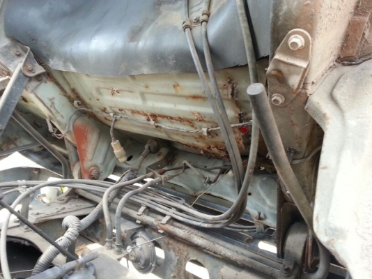 รถฮีโน่ 6 ล้อ KM777 รั้ว  117 แรงม้า.     สนใจติดต่อ  081 - 6079515