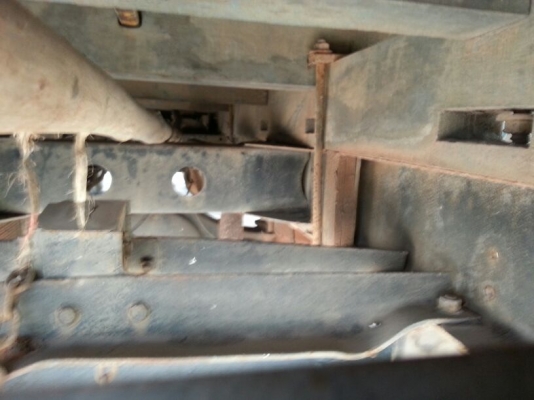 รถฮีโน่ 6 ล้อ KM777 รั้ว  117 แรงม้า.     สนใจติดต่อ  081 - 6079515