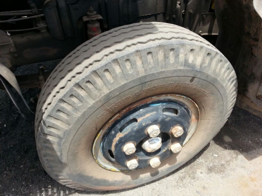 รถฮีโน่ 6 ล้อ KM777 รั้ว  117 แรงม้า.     สนใจติดต่อ  081 - 6079515