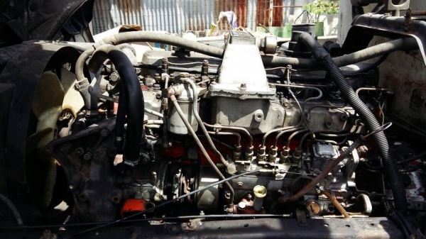 HINOไฮเท็ค 195แรง ยาว 5.8 ม.ยางดีทั้งหมด6เส้น เครื่องดี ครัทซีสวย ขาย 480,000 บาท ศุภากร 081-1903107 , 081-4252943)