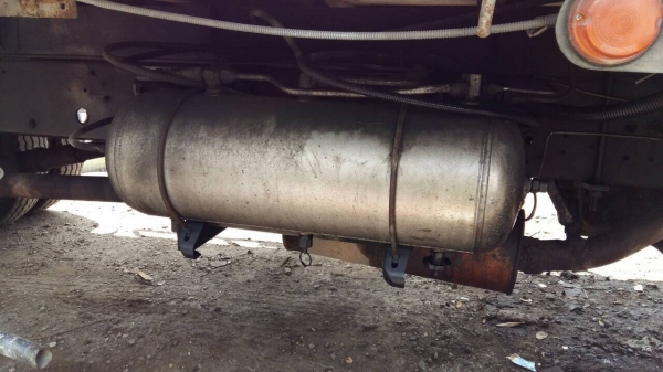 HINOไฮเท็ค 195แรง ยาว 5.8 ม.ยางดีทั้งหมด6เส้น เครื่องดี ครัทซีสวย ขาย 480,000 บาท ศุภากร 081-1903107 , 081-4252943)