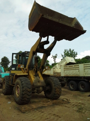 ขายรถตักล้อยาง KOMATSU WA400-1 สภาพเดิมๆยางดีเครื่องดีปั้มดีพร้อมใช้งาน