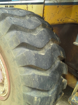 ขายรถตักล้อยาง KOMATSU WA400-1 สภาพเดิมๆยางดีเครื่องดีปั้มดีพร้อมใช้งาน