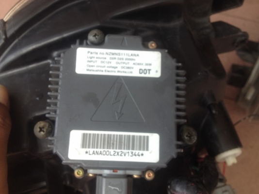 ไฟหน้า NISSAN CUBE เป็นไฟซีน่อนเเท้โรงงานของเก่าญี่ปุ่นสภาพสวย