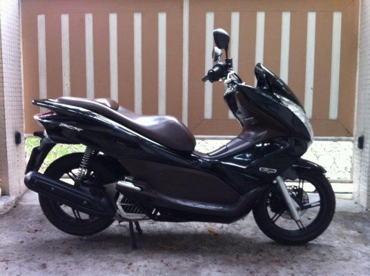 ขออนุญาติขาย HONDA PCX 125-i สีดำเงาสวยมาก ฟรีค่าโอน