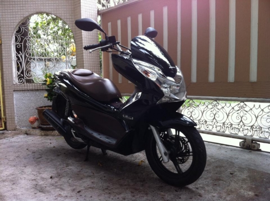 ขออนุญาติขาย HONDA PCX 125-i สีดำเงาสวยมาก ฟรีค่าโอน