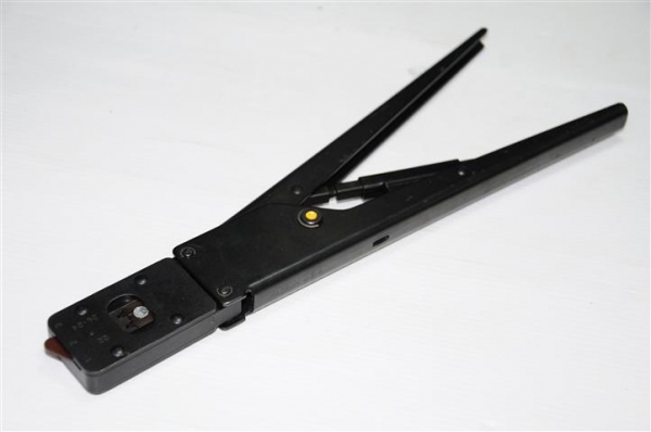 คีมย้ำ Connectors PIN AMP MADE IN USA คีมย้ำ Connectors PIN AMP MADE IN USA