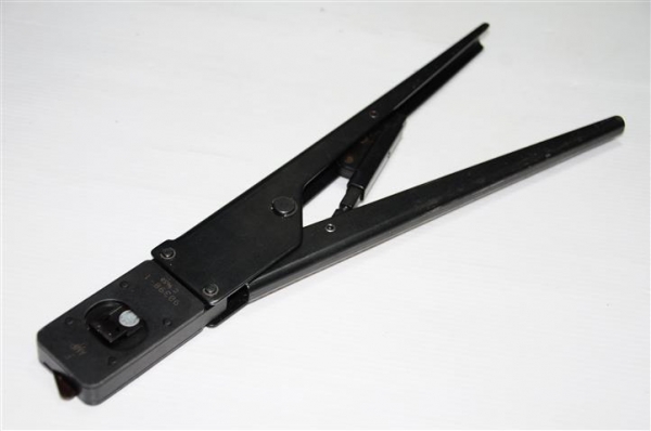 คีมย้ำ Connectors PIN AMP MADE IN USA คีมย้ำ Connectors PIN AMP MADE IN USA