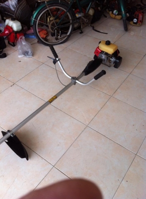 ขายเครื่องตัดหญ้าโรบิ้นNB30. 4แรง2จังหวะ