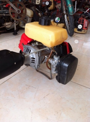 ขายเครื่องตัดหญ้าโรบิ้นNB30. 4แรง2จังหวะ