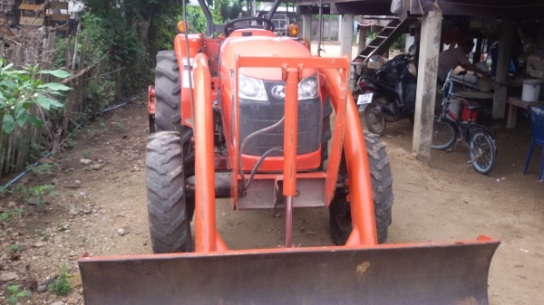 ขายครับรถไถคูโบต้า4708แรงสองเพลา ตัวใหม่ล้าสุดยังไม่ได้ล้างพร้อมทะเบียน ราคา395000บาท  รถสวยมากเดิมๆ ยังไม่ได้ล้างมีไบมีดหน้าตราช้าง1อันโลตาลี่ตราช้าง182หนึ่งอัน ไมร์1500ช.ม.อยู่ วังบัว อ คลองขลุง จ กำแพงเพชรสนใจโทร 0813655997 อำพรพาเจริญราคาคุยกันได้อีกน