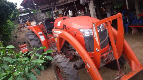 ขายครับรถไถคูโบต้า4708แรงสองเพลา ตัวใหม่ล้าสุดยังไม่ได้ล้างพร้อมทะเบียน ราคา395000บาท  รถสวยมากเดิมๆ ยังไม่ได้ล้างมีไบมีดหน้าตราช้าง1อันโลตาลี่ตราช้าง182หนึ่งอัน ไมร์1500ช.ม.อยู่ วังบัว อ คลองขลุง จ กำแพงเพชรสนใจโทร 0813655997 อำพรพาเจริญราคาคุยกันได้อีกน