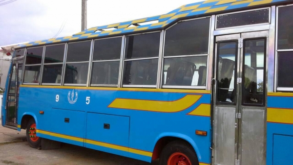 ขายรถบัส  เครื่อง EH 700 7 เกียร์  คัสซี KM  คานหน้า-คานท้าย F 6 น็อต  ตัวถังเชิดชัย  กระจกเปลือย  ประตูหน้า  พวงมาลัยเพาเวอร์  เบรคลมดูด  เบาะตุ๊กตาปรับเอนนอน  เครื่องเสียงพร้อม  ทำสีมาใหม่  ราคา 400,000 บาท ต่อรองได้  สนใจติดต่อคุณเสน่ห์  081-2924481 ,