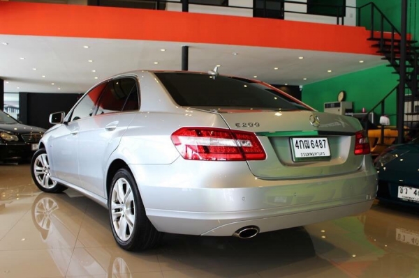 ขาย Benz E200 NGT ปี 2013 รถออกศูนย์ Benzthailand มือเดียวออกห้าง รถใช้รักษามาก ไม่เคยมีชน ดูแลอย่างดีตลอด เพิ่งต่อประกันประเภท 1 วิริยะมา เพิ่งเซอร์วิทย์ใหญ่มา ตัวรถสีบรอน์เงิน สภาพพร้อมใช้ จัดไฟแนทซ์ได้เยอะ ขายเพียง 1,959,000 ราคาถูกสุดในตลาด  สนใจติดต่