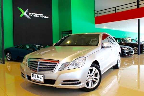ขาย Benz E200 NGT ปี 2013 รถออกศูนย์ Benzthailand มือเดียวออกห้าง รถใช้รักษามาก ไม่เคยมีชน ดูแลอย่างดีตลอด เพิ่งต่อประกันประเภท 1 วิริยะมา เพิ่งเซอร์วิทย์ใหญ่มา ตัวรถสีบรอน์เงิน สภาพพร้อมใช้ จัดไฟแนทซ์ได้เยอะ ขายเพียง 1,959,000 ราคาถูกสุดในตลาด  สนใจติดต่