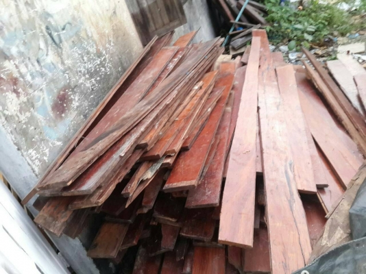 ไม้พื้นมะค่า 5.5 นิ้วสภาพเดิมๆครับไม้เก่าหนาประมาณ 2.2 ซ.ม  ไม้พื้น  หน้ากว้าง 5.5  นิ้ว ยาว 1-3  เมตรครับ  มีจำนวนจำกัดครับ  ราคานี้เป็นตารางเมตรครับ