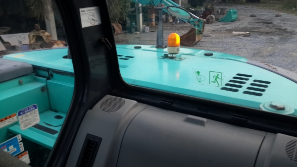 KOBELCO SK135 YY04 รถเก่าญี่ปุ่นนำเข้าโดยตรง เป็นรถตัวใหม่ของรุ่น