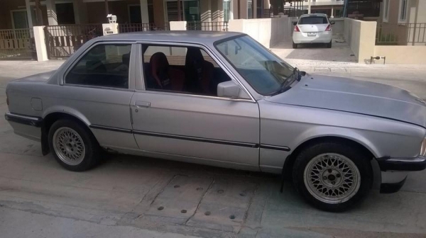 ตามมาเนื้อคู่ BMW 318i สปอร์ต 2 ประตู