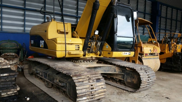 ขายรถแบคโฮ CAT 320 D เอกสารอินวอย ไมล์ 5700 ชม.ราคา 2000000