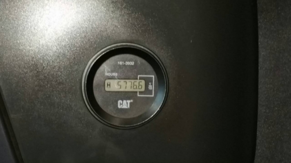 ขายรถแบคโฮ CAT 320 D เอกสารอินวอย ไมล์ 5700 ชม.ราคา 2000000