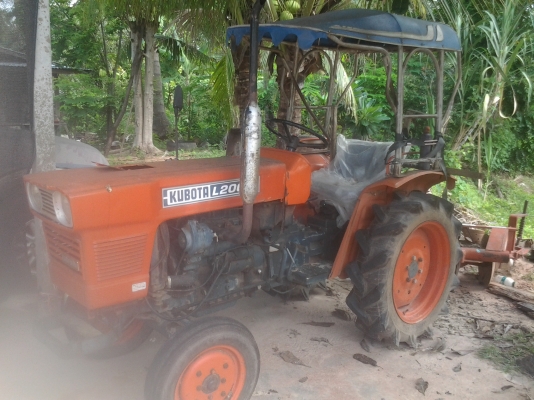 ขายตามสภาพรถไถ20เครื่องติดปกติขับได้  คูโบต้าเครื่องดี