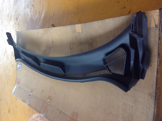 แผงจิ้งหรีด/คิ้วกระจก ford fista