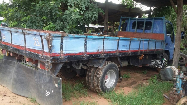 ขายรถบรรทุก issuzu Elf