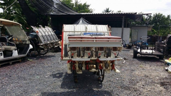 รถปลูกข้าวนั่งขับ KUBOTA  รุ่น SPA4 (3) ดำนา 4 แถว  พร้อมกล่องหยอดปุ๋ยด้านท้าย  เก่าญี่ปุ่น สภาพสวย