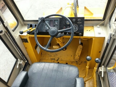 รถตักล้อยาง 515-2-12626 รถตักล้อยาง 515-2-12626