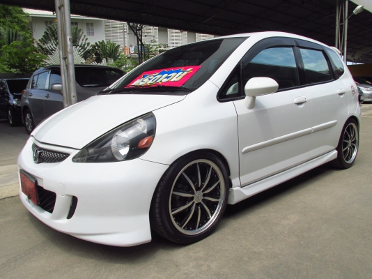 HONDA JAZZ 1.5 ปี2005 เท่มากจ้า แต่งเต็มๆ พร้อมซิ่ง ราคา 259,000 เท่านั้น