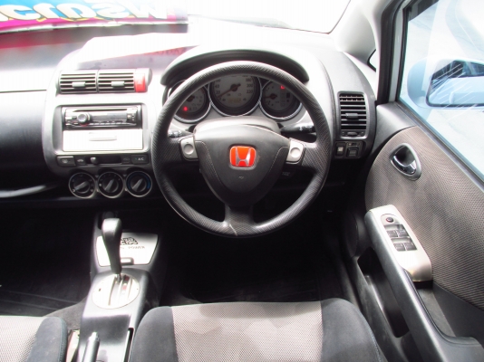 HONDA JAZZ 1.5 ปี2005 เท่มากจ้า แต่งเต็มๆ พร้อมซิ่ง ราคา 259,000 เท่านั้น HONDA JAZZ 1.5 ปี2005 เท่มากจ้า แต่งเต็มๆ พร้อมซิ่ง ราคา 259,000 เท่านั้น