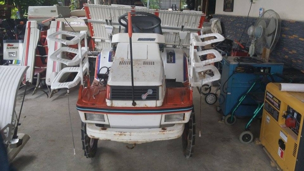 รถปลูกข้าวนั่งขับ KUBOTA  รุ่น S1-500HD  ดำนา 5  แถว  พร้อมกล่องหยอดปุ๋ยด้านท้าย  เก่าญี่ปุ่น สภาพสวย