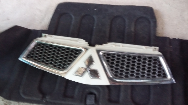ขายหน้ากระจังMITSUBISHI TRITON พลัส